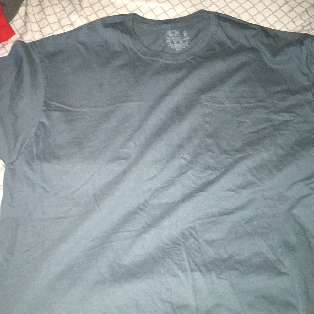 Pack of five xl fruit of the loom shirts.